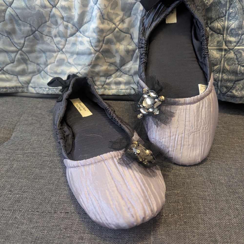 Vera Wang Elegant Lavender Ballet Flats with Embellishments